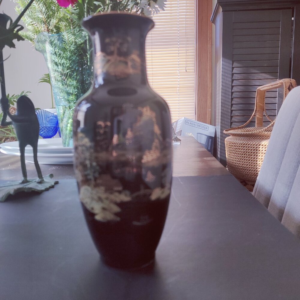 Black Glossy Imari Vase with Unique Designs, House, Mountains, Snow & Boats - Picture 6 of 6